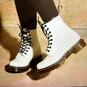 Dr Martens 1460 Smooth Leather Lace Up Boots